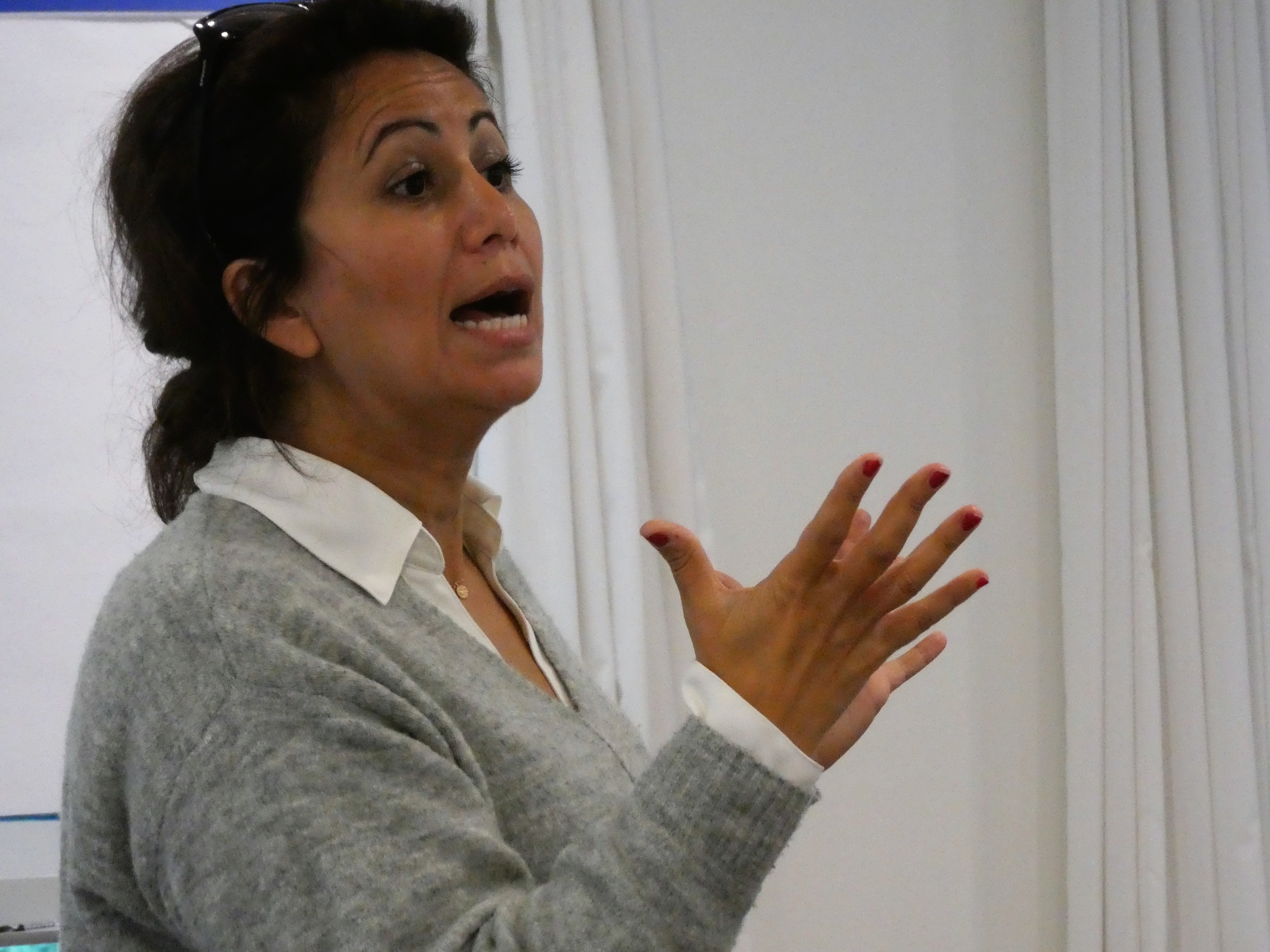 Read more about the article Dialogkaffe – Özlems kamp mod had og splittelse